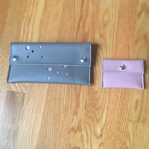 Holly Aiken Gray and Mauve Polka Dot Vinyl Clutch - Picture 6 of 11